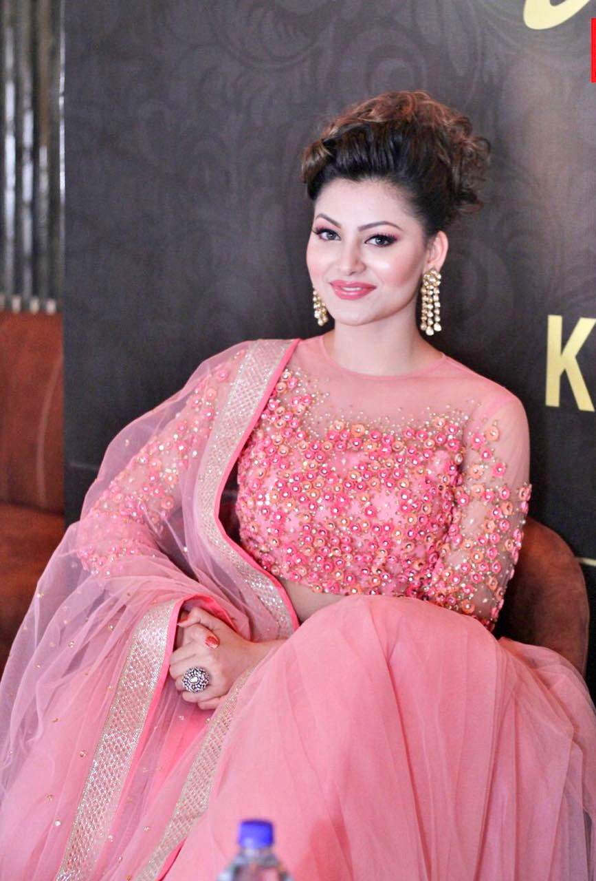 Urvashi Rautela X HOS